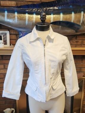 French Cuff White Zip-Front Fitted Jacket